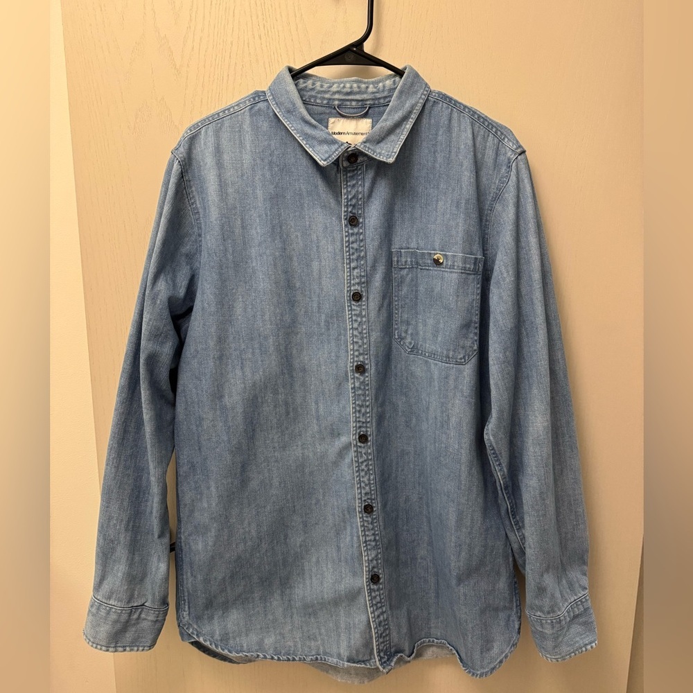 Modern Amusement Women Light Wash Denim Button Down Shirt Large Blue Coastal